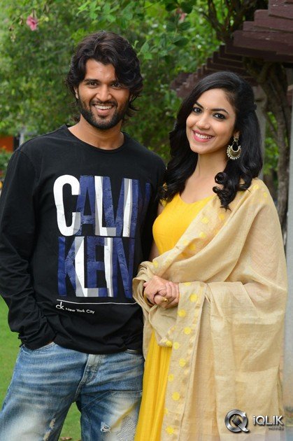 Pelli-Chupulu-Movie-Abhinandhana-Sabha